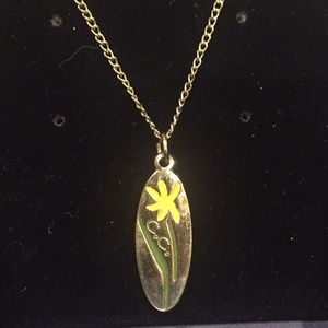 Colbie Caillat flower necklace